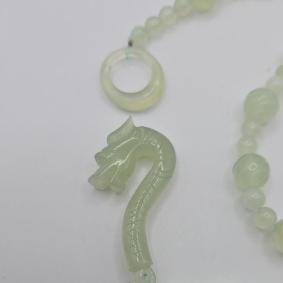 Vintage Chinese Carved Jade Green Beaded Necklace With Dragon Clasp - Picture 3 of 8